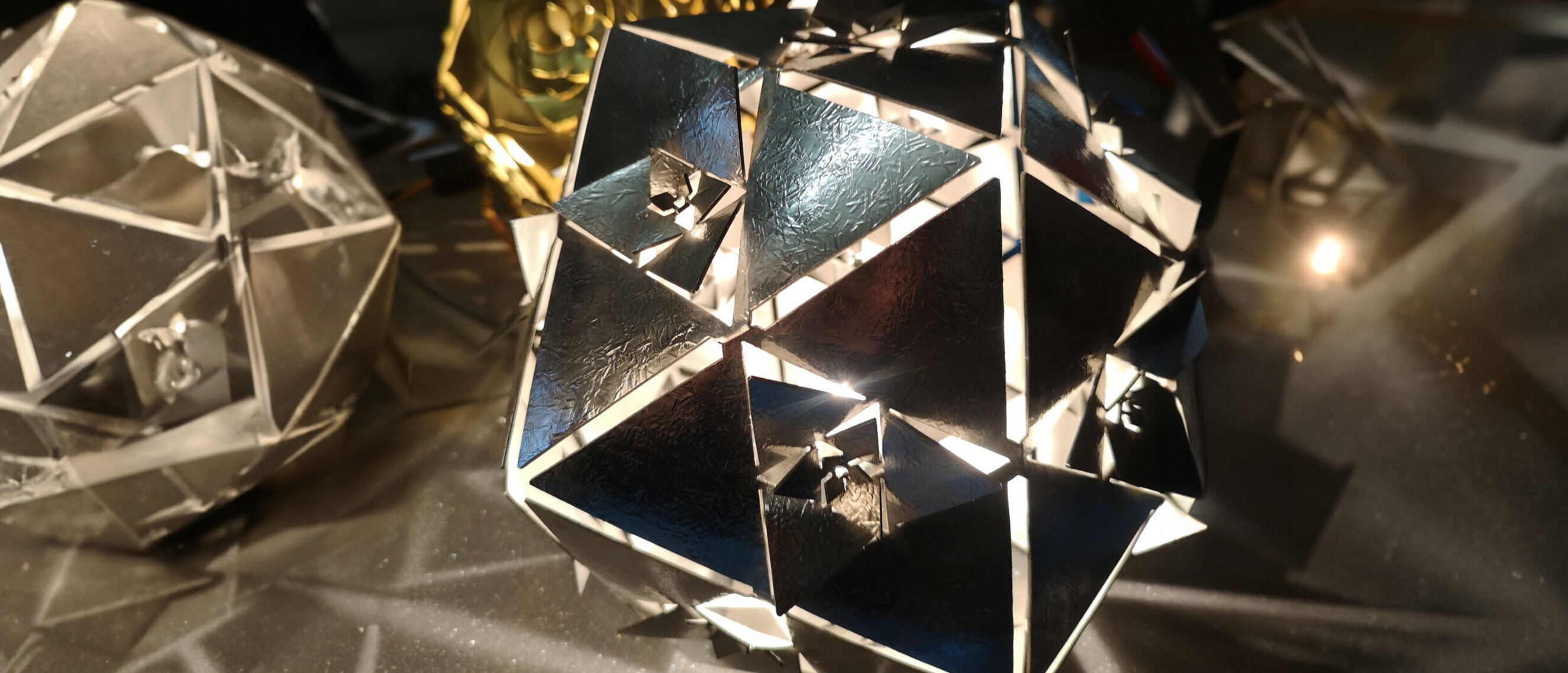 Icosahedron Platonic Solid Lamp: Water (Special Hammered Pattern, Rotated View)
Diagonal view of KAGE's Icosahedron Platonic Solid Lamp with a special hammered pattern, echoing the deep currents and textured landscapes of the Water element.